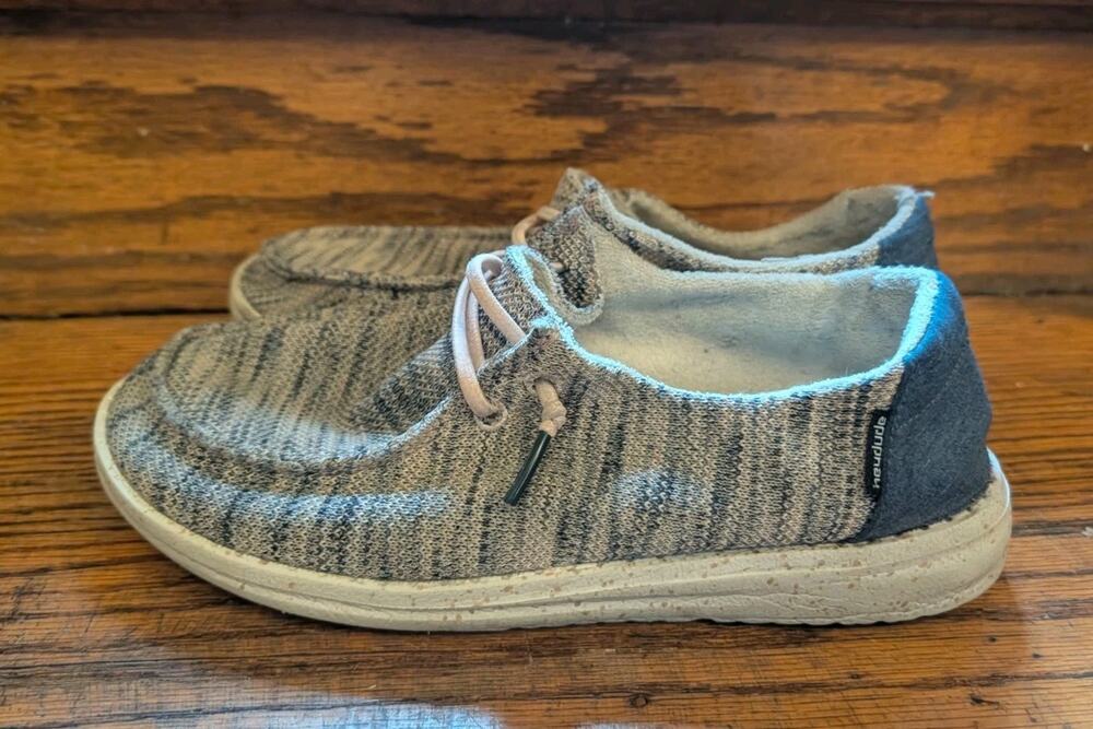 Hey Dude Wendy Sox Women's 7 shoes strawberry Gray knit upper